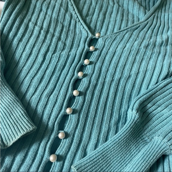 Aritzia Wilfred knit pearl cardigan blue size small EUC - Picture 3 of 6
